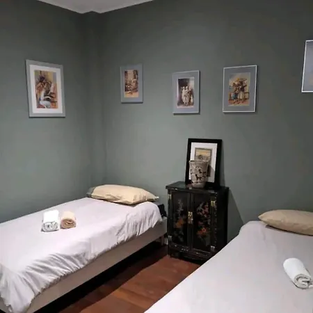 2 Bed 16th Arrondissement Trocadero For6 Lägenhet