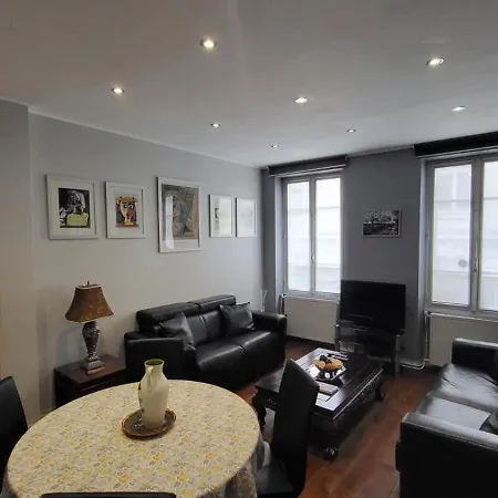 Apartamento 2 Bed 16th Arrondissement Trocadero For6 París