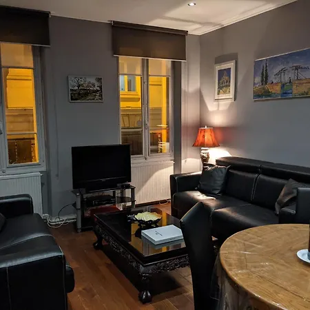 2 Bed 16th Arrondissement Trocadero For6 *